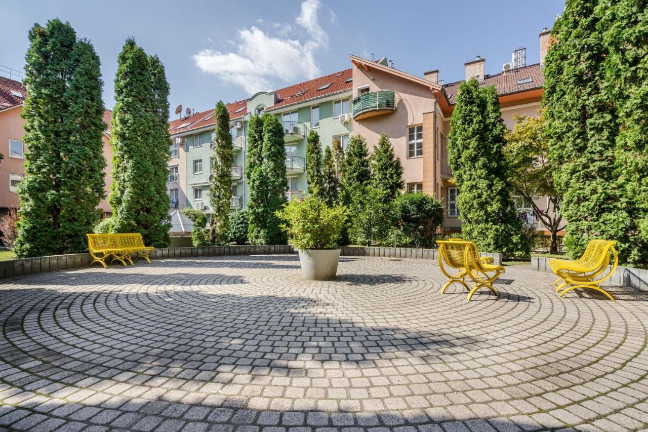 Beautiful Three Bedrooms Apartment With Free Parking Close To The Danube Coast Budapest Kültér fotó