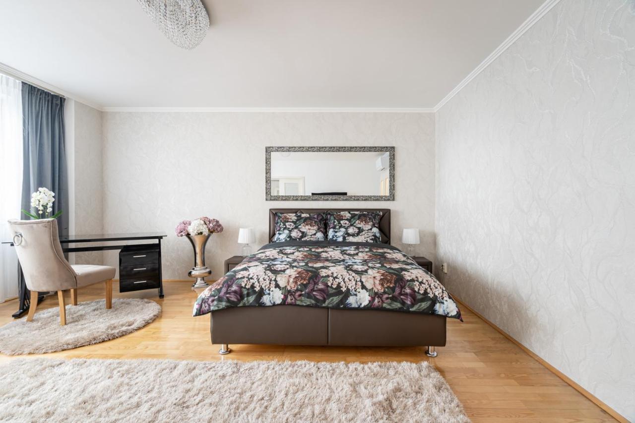 Beautiful Three Bedrooms Apartment With Free Parking Close To The Danube Coast Budapest Kültér fotó