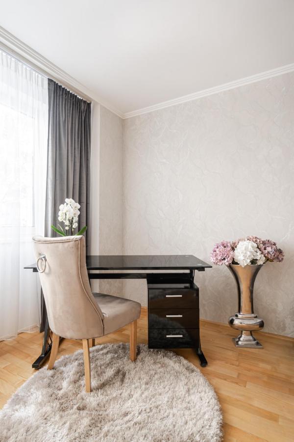 Beautiful Three Bedrooms Apartment With Free Parking Close To The Danube Coast Budapest Kültér fotó